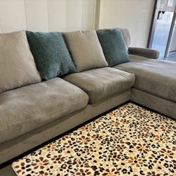 GREY SECTIONAL COUCH W/ FREE DELIVERY 