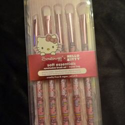 Hello  Kitty  The Creme Shop 5 Piece Brush Set & Travel Bag