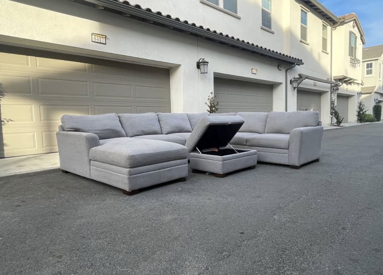 Huge Light Grey Sectional Couch From Thomasville In Excellent Condition - FREE DELIVERY 🚛