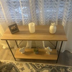 ENTRY/SOFA TABLE. LIKE NEW!  $40 