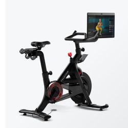 Peloton Bike (Original) - Excellent Condition, Includes Mat & Shoes (Size 42)!