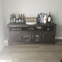 Server with built In wine rack