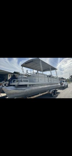 Pontoon 24ft 1990 Kayot. 2stroke Engine