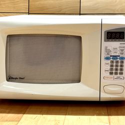 Countertop Microwave. Like New!