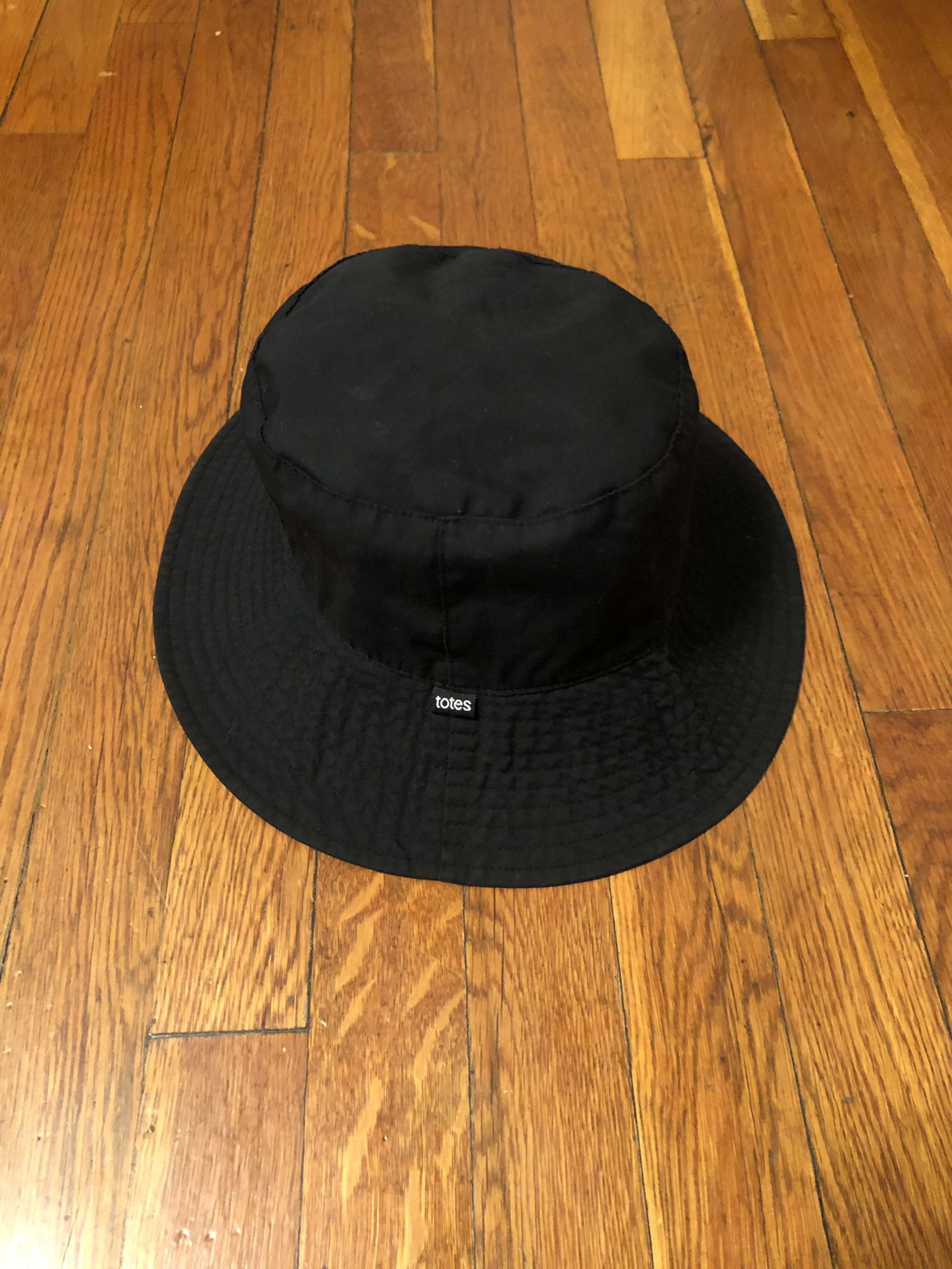 Totes bucket hat paid $28 good condition