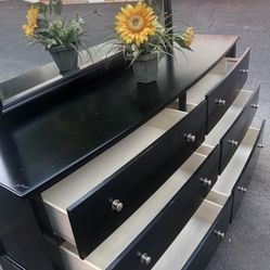 Modern Solid Wood Black Long Dresser With Big Drawers, Big Mirror. Drawers Sliding Smoothly. Delivery Available 