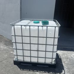 275 gallon water tank $85 each