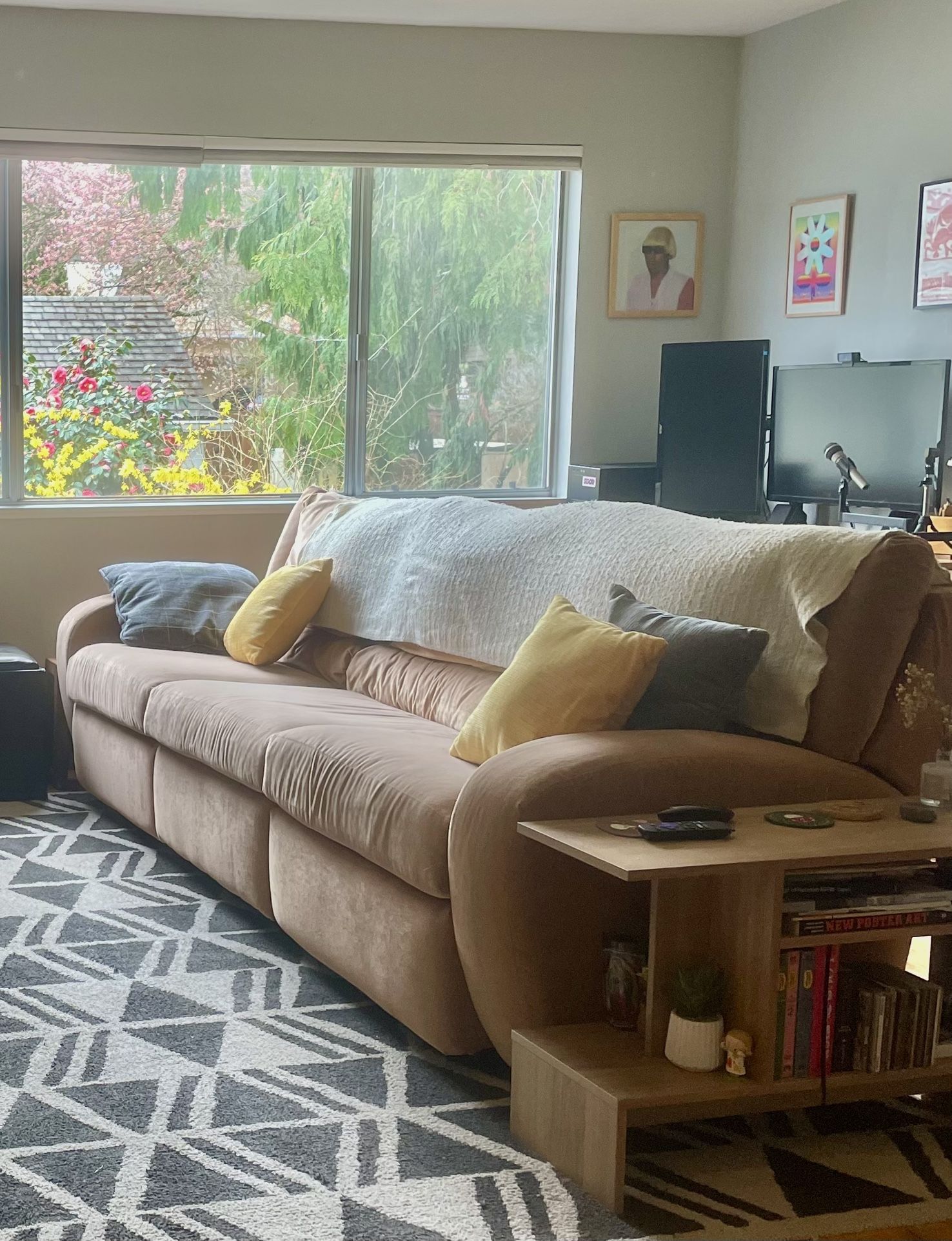 FREE SECTIONAL COUCH