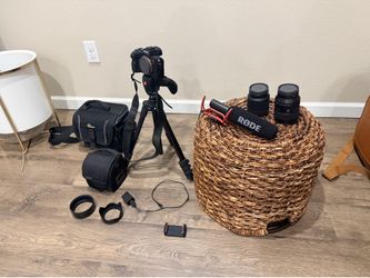 Sony A7III + G-Master FE/1.4 35mm lens Ultimate Creator Kit - Low Shutter Count! (2 Lenses + Mic + Extras)