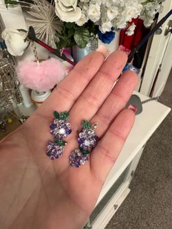 Dangling earrings diamond grapes stones