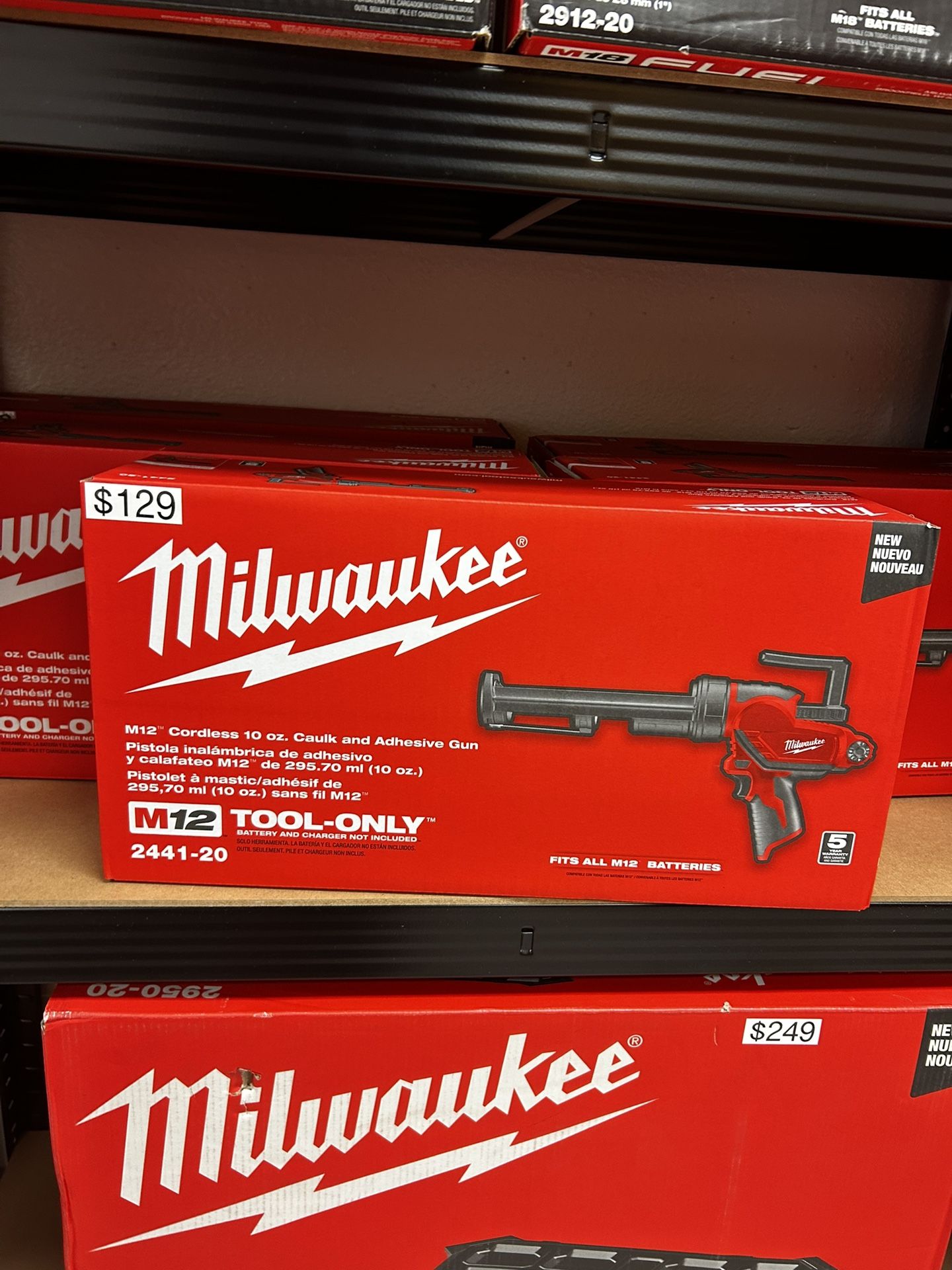 Milwaukee Cordless 10oz Caulk And Adhesive Gun