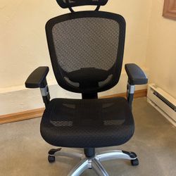 Staples Hyken Ergonomic Mesh Swivel Task Chair, Black