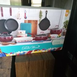 The Pioneer Woman Cookware And Bakeware Set 38 Pieces