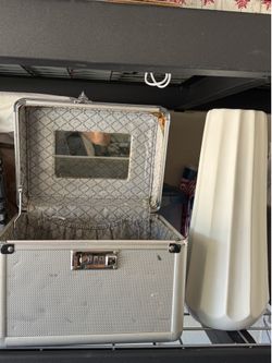 Makeup case