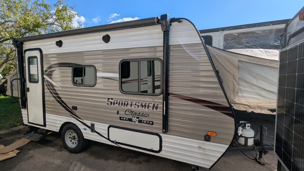 2019 KZ RV Sportsmen 160RBT hybrid class