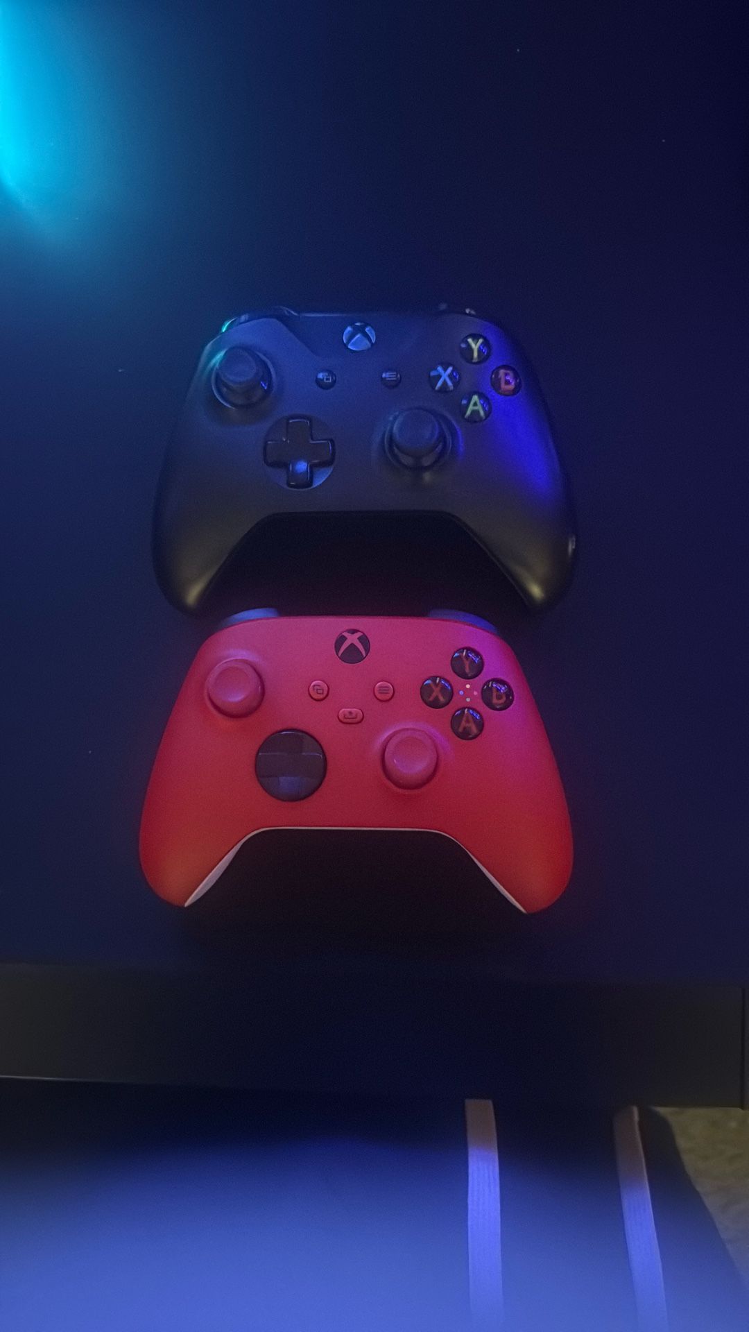 2 Xbox controllers