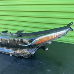2016 - 2017 - 2018 - 2019 - 2021 - 2022 TOYOTA PRIUS PRIME LEFT LED HEADLIGHT ( Compelto) Oem