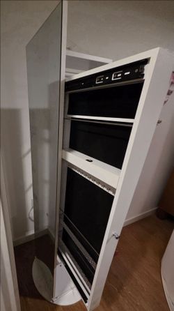 Free swivel mirror