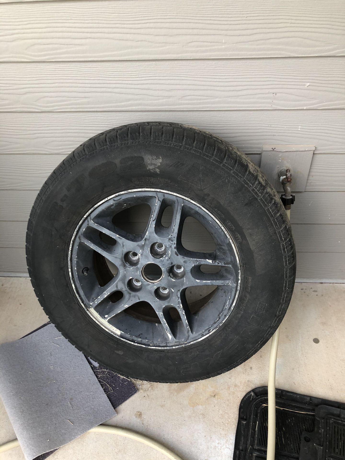 Jeep Laredo rim