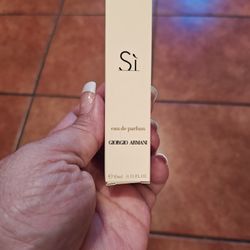 SI....  GIORGIO ARMANI  EAU DE PARFUM 10ML