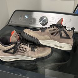 Jordan 4 Taupe Haze Size 9.5