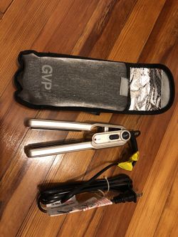 Mini travel straightener