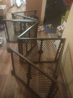 Dog play pen or gate
