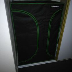 VIVOSUN CLOSET GROW TENT 
