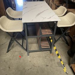 Table With 4 Stools 