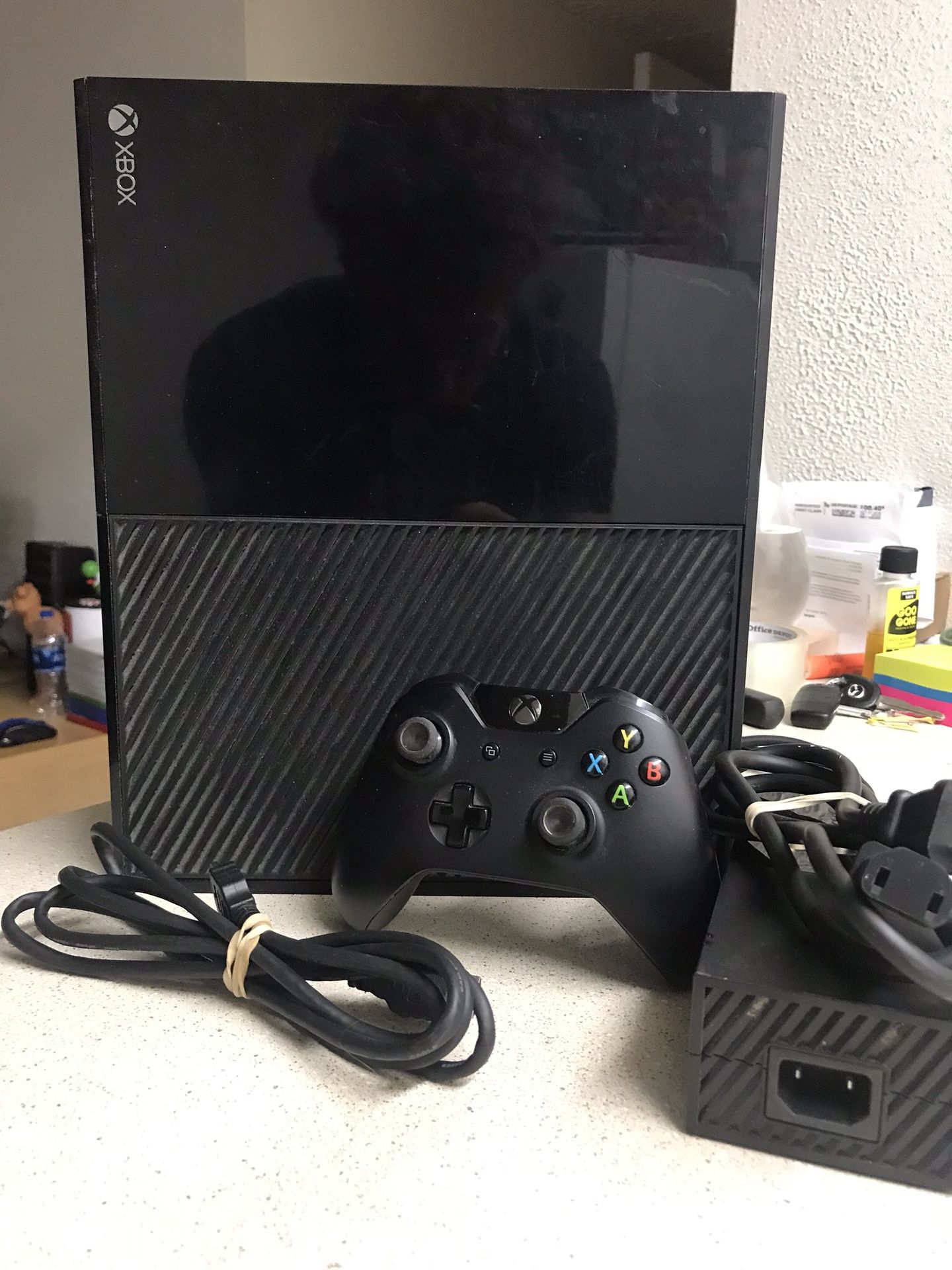 Xbox One 500gb + Controller + Cables