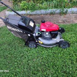 Honda Hrr216 Self Propelled Lawnmower 