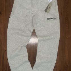 Light oat essential sweats uncuffed size M