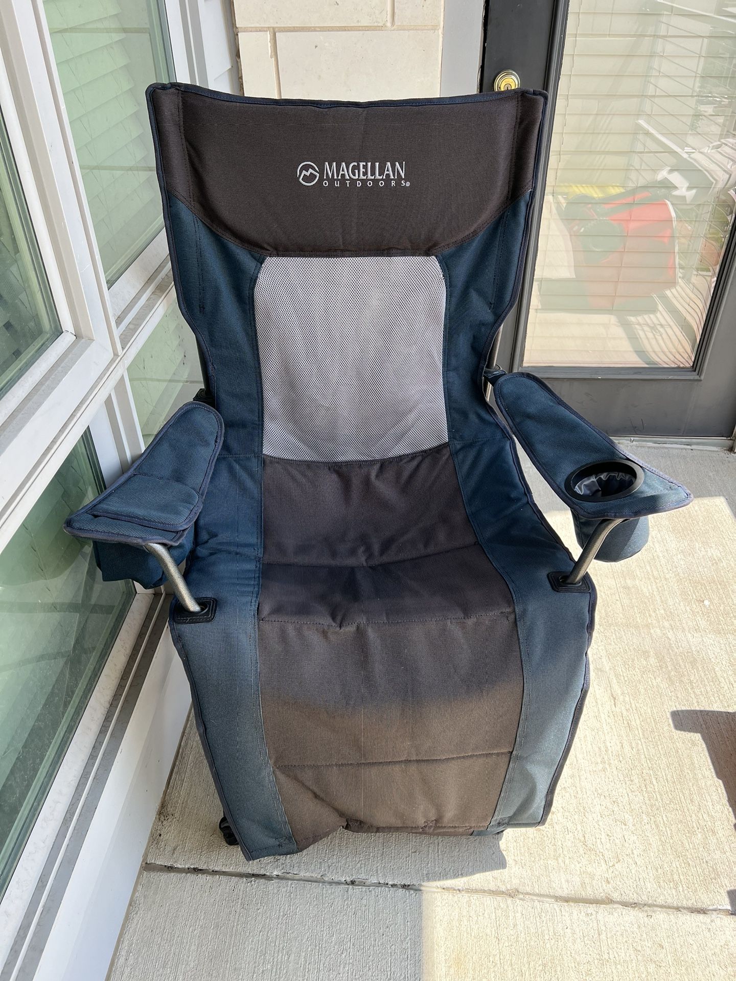2 MAGELLAN OUTDOOR OVERSIZED COLLAPSIBLE RECLINER (CHAIR)