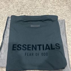 New essentials Fear of God Black T-shirt Size L