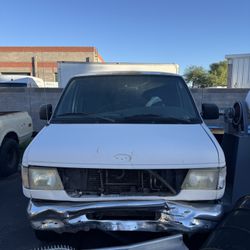 1999 Ford Van Crashed 