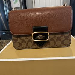 Coach Purse Almost New Is In Great Condition 
