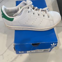 Kids adidas Size 3