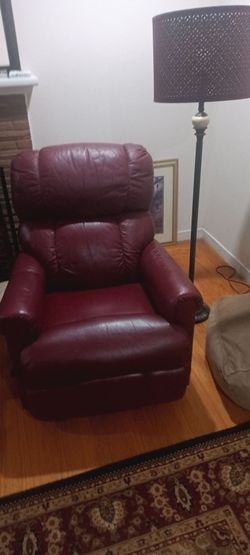 Lazy boy chair with fancy lamp