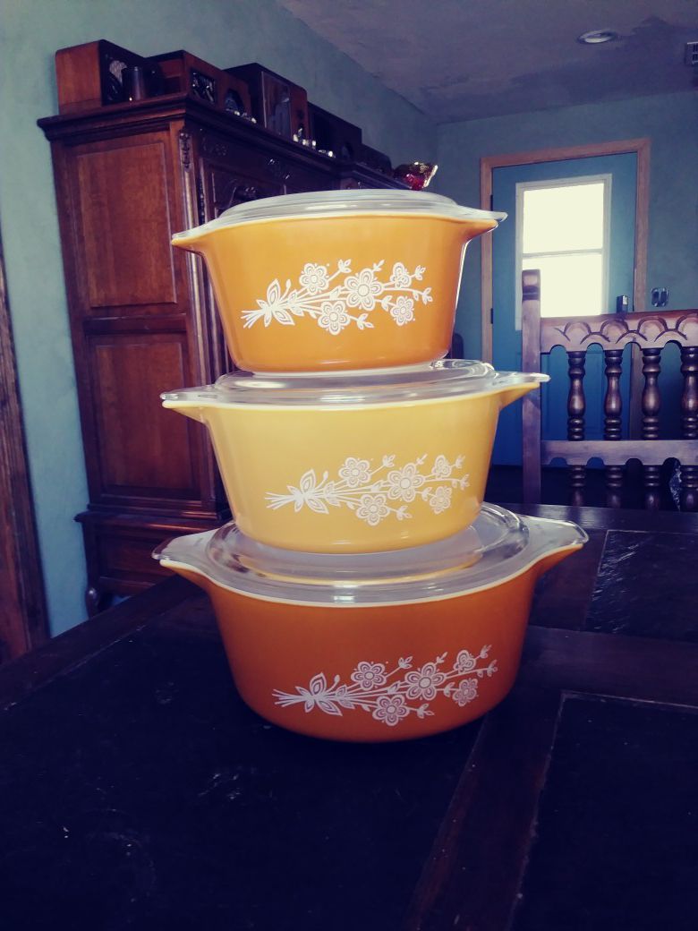 Pyrex Butterfly Gold Casserole Set Yellow and White