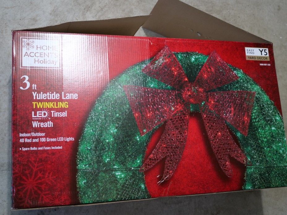 Home Accents 36 in. Green Tinsel Wreath with Twinkling Lights