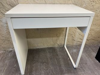 White Desk - Delivery Available For An Additional Fee - See My Other Items 😀