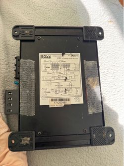 BOSS AUDIO 4 CHANNEL AMP