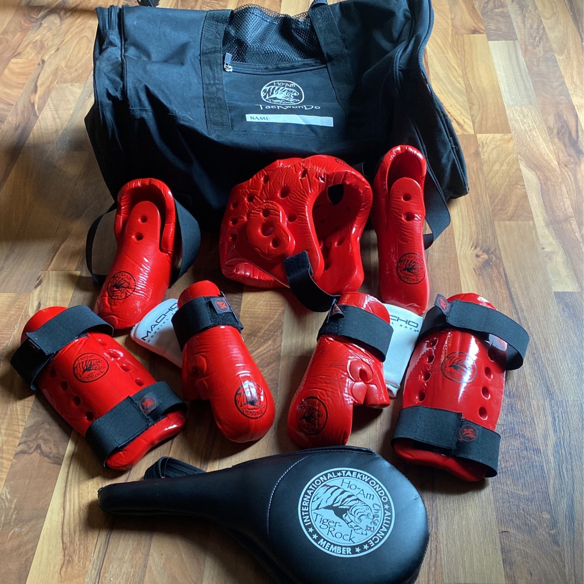 Martial Arts Ho-AM TaeKwonDo Child’s Practice Set Used Maybe Twice Like New