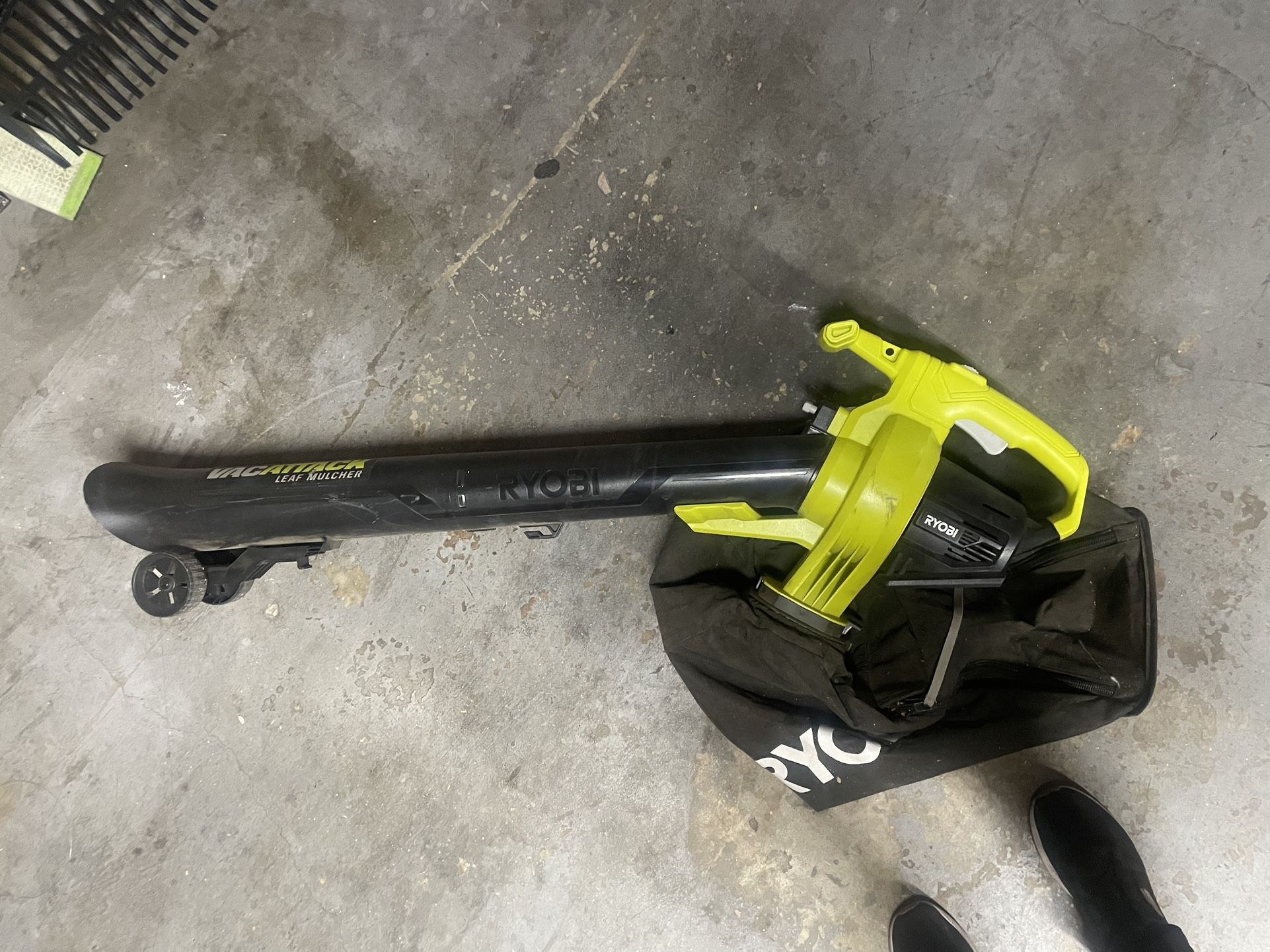 Leaf Blower 10