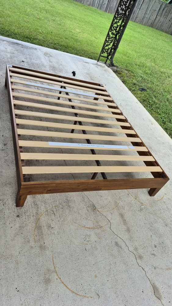 Zinus Queen Bed Frame