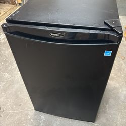 Danby 4.4 Cubic Feet Black Compact Mini Dorm Refrigerator Fridge DAR044A4BDD