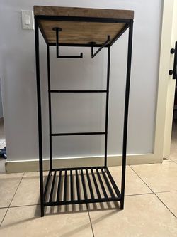 Mesa de madera con hierro