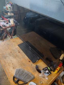 50" sharp flat screen TV (READ DESCRIPTION)