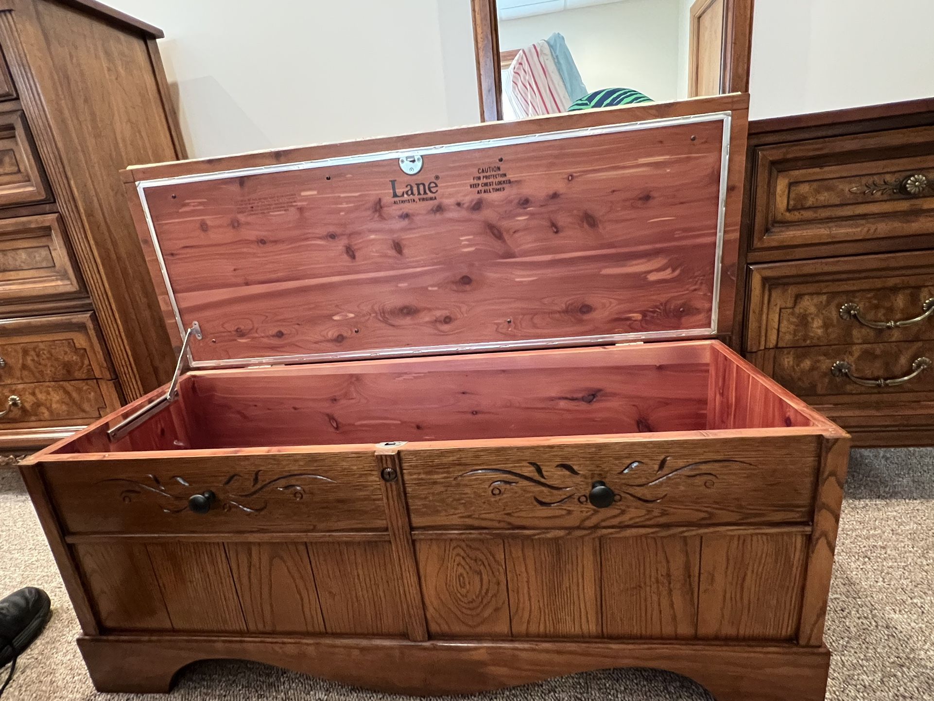 Lane Cedar Chest w/Fabric Cushion