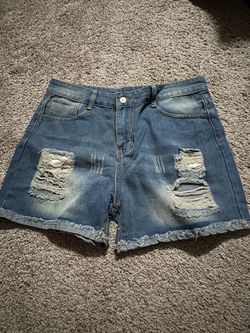 NEW -Womans shorts 5/6 or M